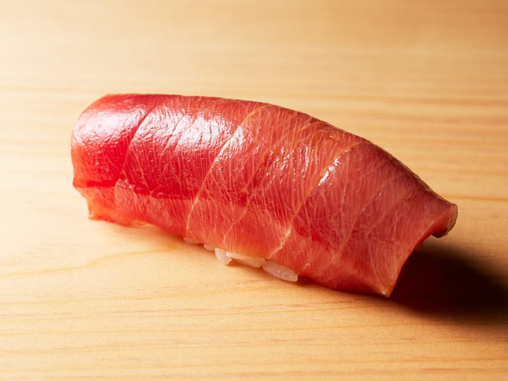 白金高輪『鮨 田中』の「中トロ」