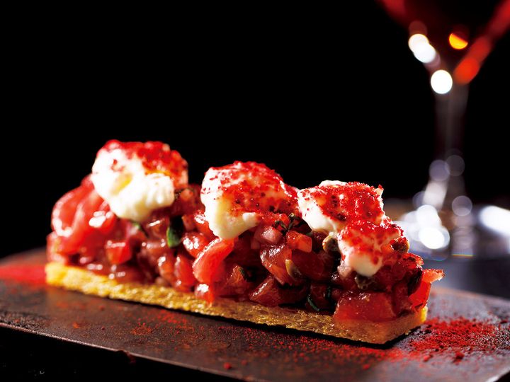 外苑前『and Svolta』の「やま幸さんの本マグロ、タルタルのブルスケッタ」