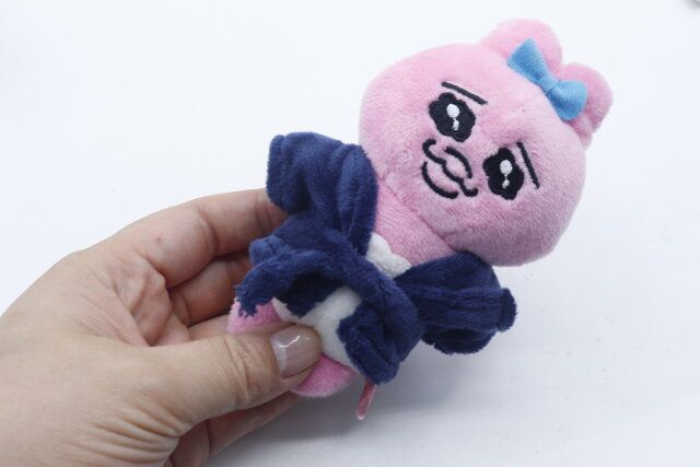 セリアのぬい用バスローブ ヲタコレをぬいぐるみに着せた様子