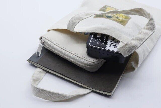 セリアの生成りトートバッグ VG＆CMに荷物を入れた様子