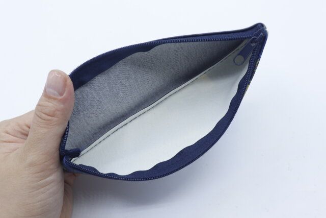 セリアの合皮 ペンケース VG＆CMの構造