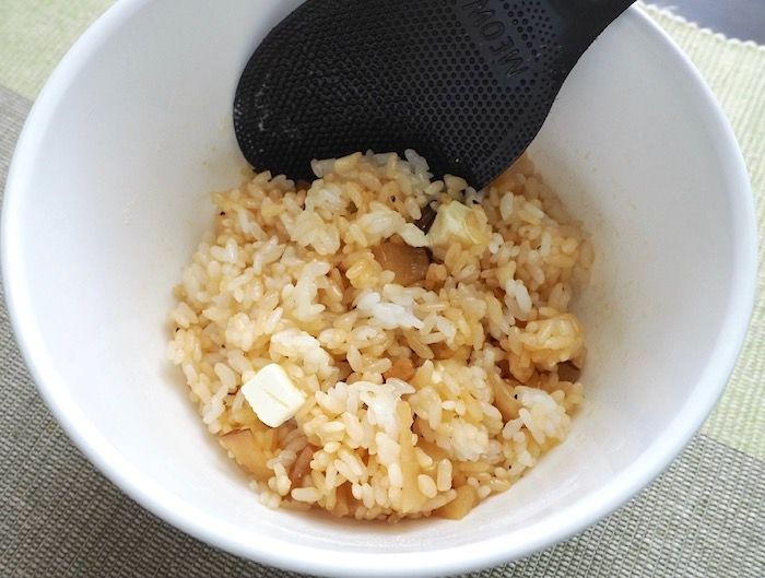 材料にクリームチーズを入れる