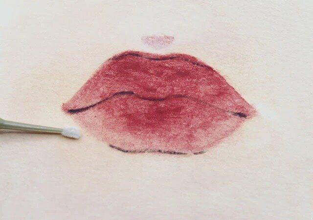 セリアのお直しスティックでメイク直しする様子