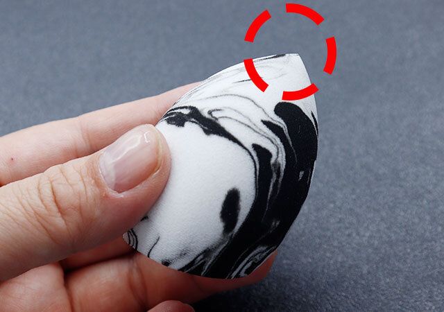 ダイソーのファンデーションスポンジ マーブル柄のデザイン
