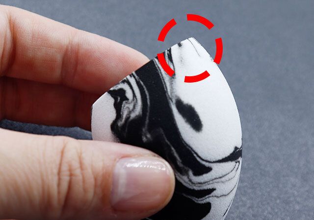 ダイソーのファンデーションスポンジ マーブル柄の形