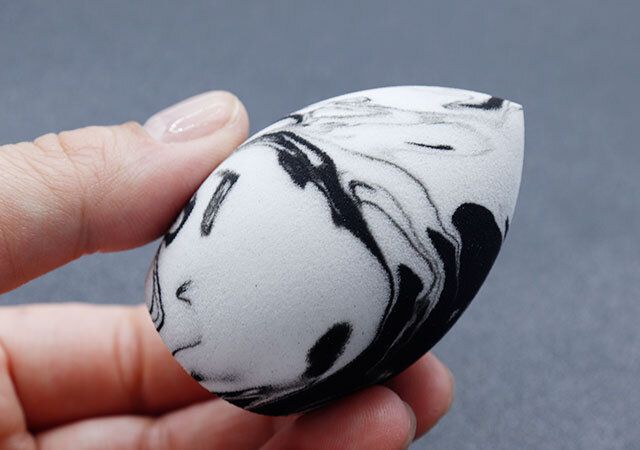 ダイソーのファンデーションスポンジ マーブル柄