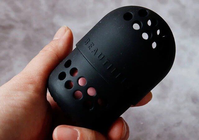 ダイソーのシリコーンパフケースにパフを収納