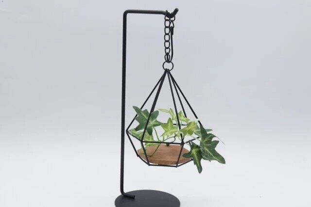 ダイソーのアイアンスタンドとアイアン小物（ダイヤモンド飾り）