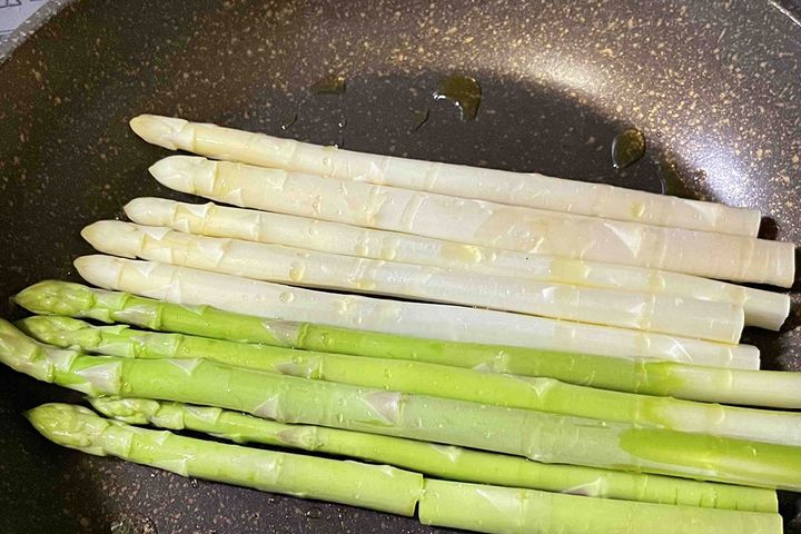 ▲フライパンで蒸し焼きすれば、使う水の量が少ないので水溶性の栄養の流出も少なく済みます。