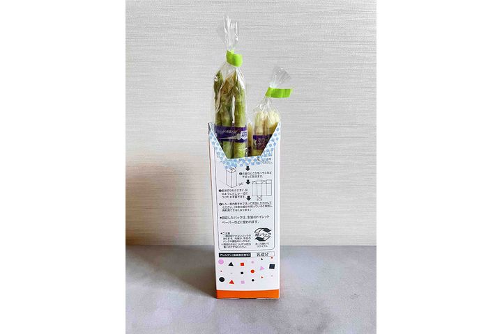 ▲こんな感じで空の牛乳パックを活用すれば、立てて保存しやすいです（切り口でケガしないよう紙テープで保護しています）