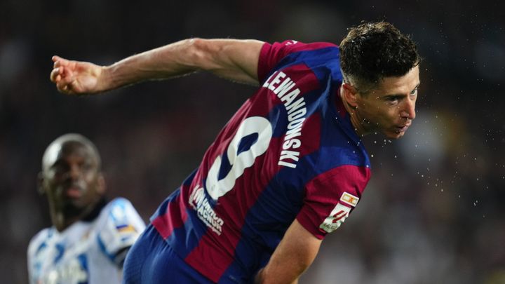 「バルセロナは悲惨、レヴァンドフスキを助けてない」ポーランド代表監督