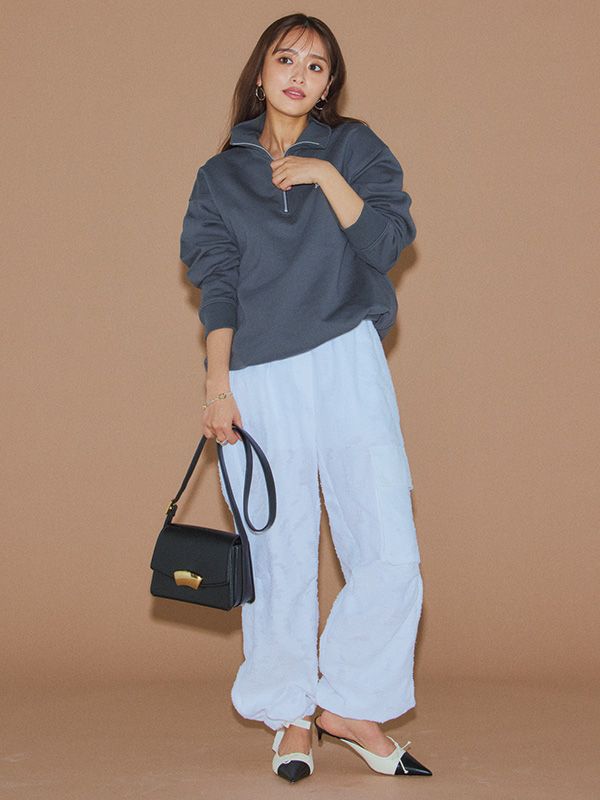 近藤千尋,白パンツ,パンツコーデ,カーゴパンツ,パンツ