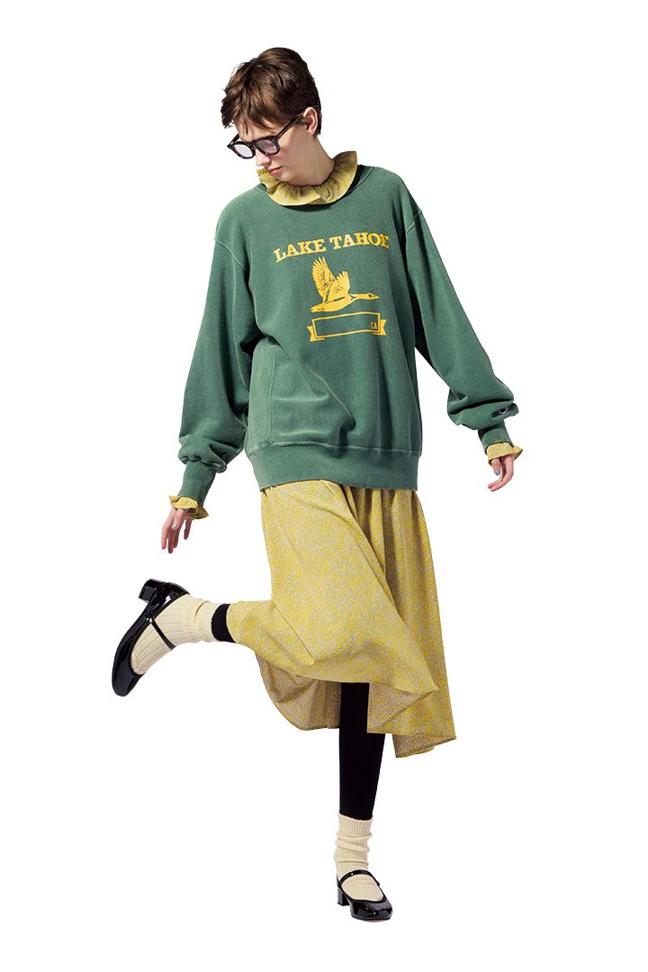 オシャレだし、着こなしの幅が広がる！花柄ワンピースとスウェットのコーデ3選