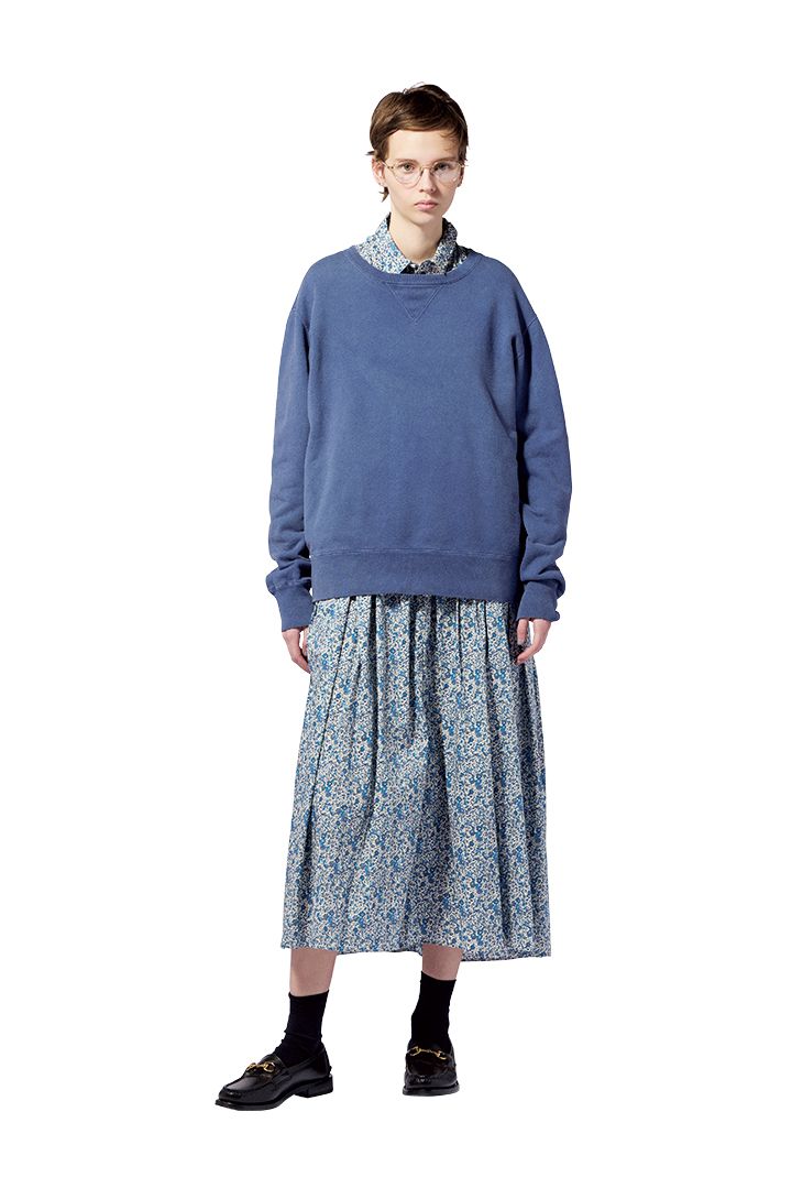 オシャレだし、着こなしの幅が広がる！花柄ワンピースとスウェットのコーデ3選