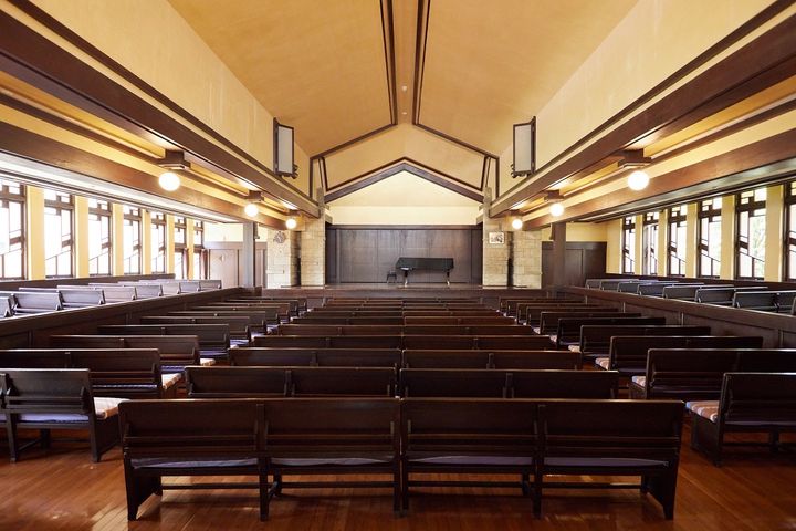 コンサートや講演会として利用される。音の響きのよさもいい