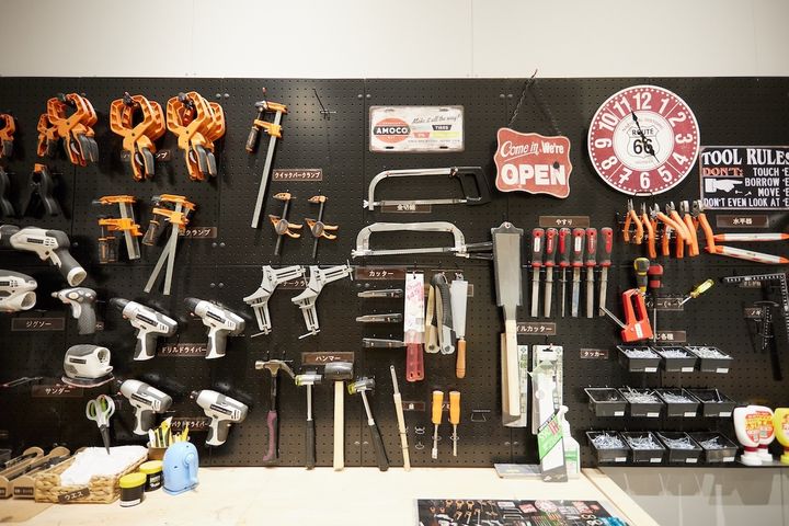 「studio2」には工具や塗料などのアイテムも揃っている