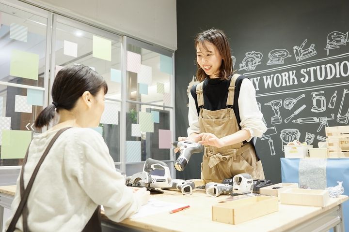 なごやかな雰囲気のスタッフ・上野さん。