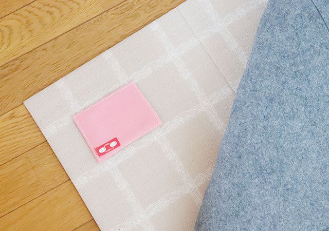 ダイソーのダニキャッチシートは家中に手軽に設置できる