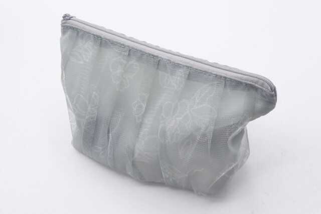 セリアのメッシュプリントギャザー 舟形ポーチ