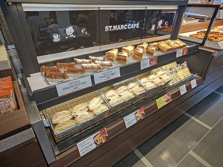 新たなパン台「ニューベーカリーエリア」