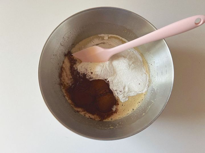 【簡単米粉レシピ】くるみとドライいちじくラム酒の大人な米粉ケーキ【渡辺友美子のコーヒーに合うお菓子のレシピ vol.44 〜レシピで旅するヨーロッパ〜】