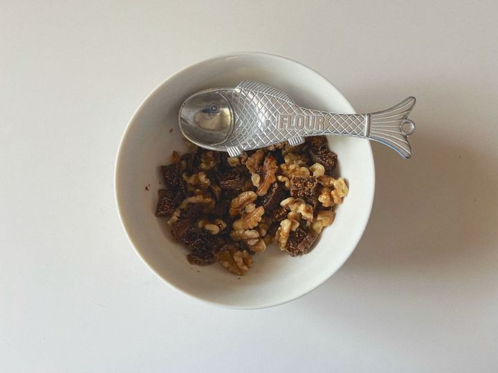 【簡単米粉レシピ】くるみとドライいちじくラム酒の大人な米粉ケーキ【渡辺友美子のコーヒーに合うお菓子のレシピ vol.44 〜レシピで旅するヨーロッパ〜】