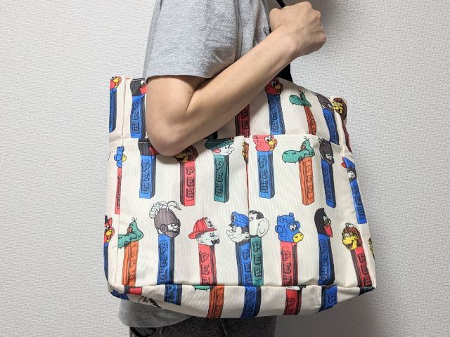 BIGトートバッグを持ったところ