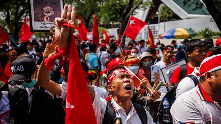 日本代表が「政情不安のミャンマー遠征」で得られるものとは？山本昌邦氏が語る“サポートする側の成長”