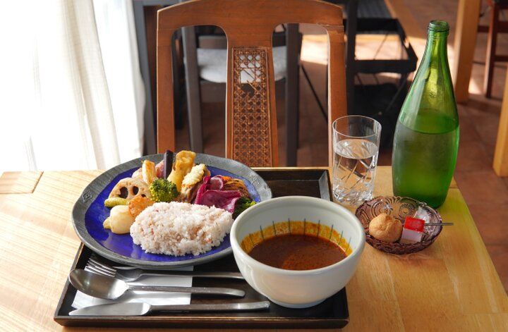 鎌倉野菜とスパイスの効いたスープカリーの競演を楽しむ北鎌倉のランチ♪「北鎌倉 ぬふ・いち」