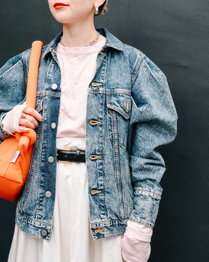 2024年春夏の最新“デニムジャケット”スタイル5選。こだわりデザインで個性を発揮【TOKYO SNAP】