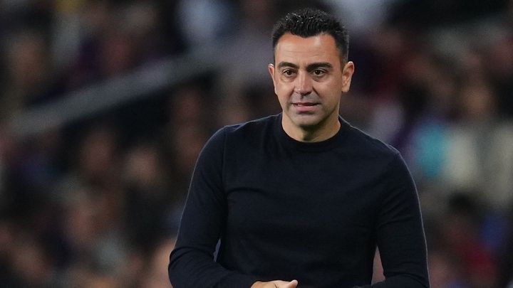 バルセロナ、チャビ監督を解任…「退任宣言から撤回して残留→解任」という異例の経緯に