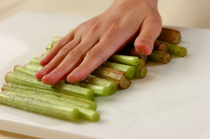 フキのだし浸しの作り方1