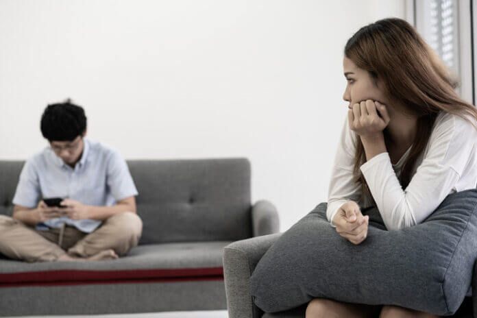 触られると不快… 冷め切った夫婦の特徴5選