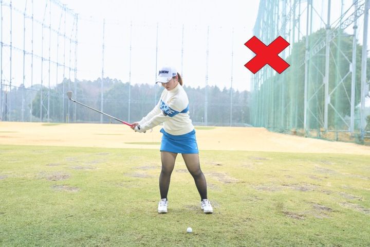 “正しい捻転”の仕方はどっち？美人プロが飛ばせるスイングを解説！