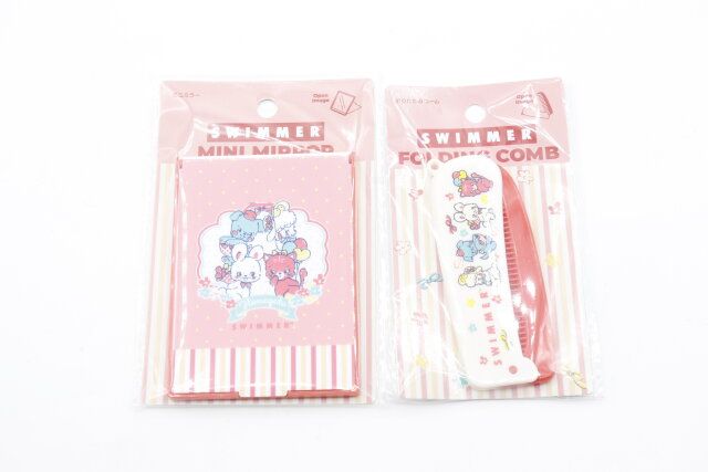 セリアのSWIMMER ミニミラーとSWIMMER 折りたたみコームのパッケージ