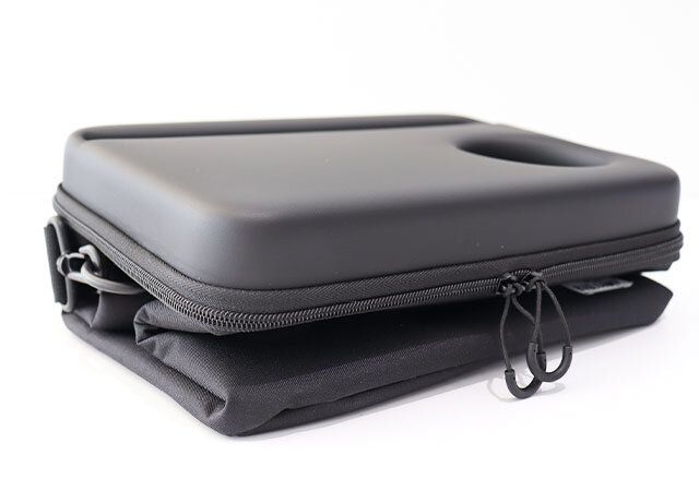 HAO.CAMPのスマホスタンド＆ドリンクホルダー付きのテーブルになる保冷バッグ