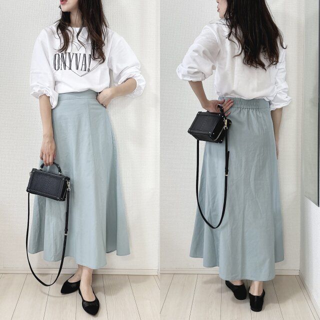 GUリネンブレンドフレアロングスカートとロゴTコーデ