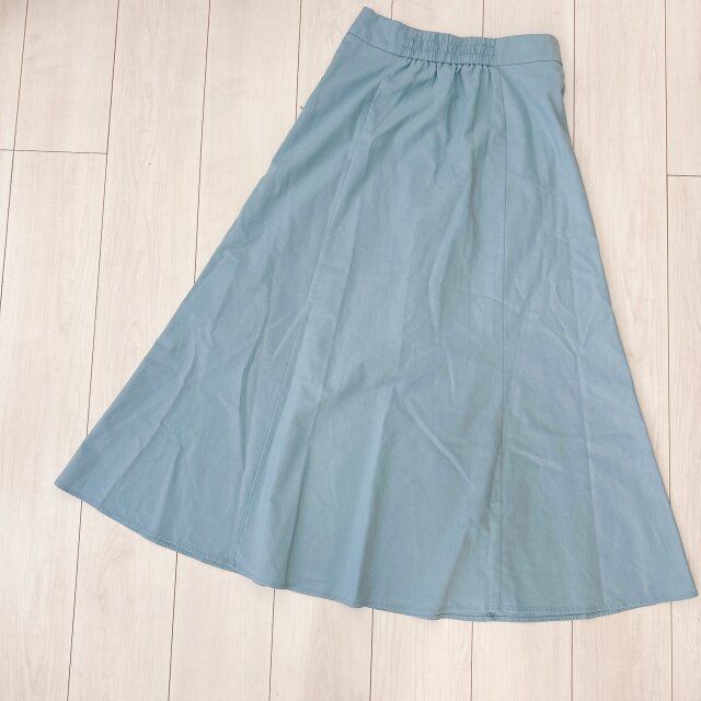 GUリネンブレンドフレアロングスカートの背面