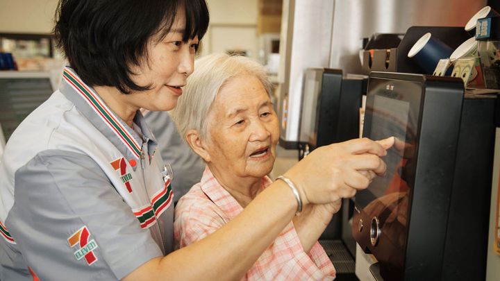 世界からお届け！SDGs通信台北編。業界初！〈7-ELEVEN〉が実施する、認知症の高齢者と社会を繋ぐプロジェクト。