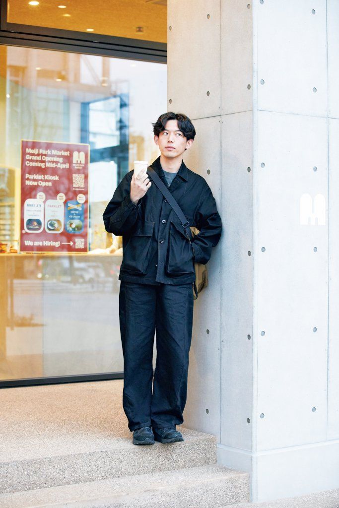 旬なデニムのセットアップでこなれ感アップ【おしゃれなお店に集まる人をスナップ】