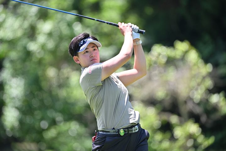 岩井明愛の“飛距離の秘密”とは…？「フェースを開いて…」と解説！