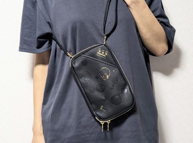 スマホショルダー縦に持つ