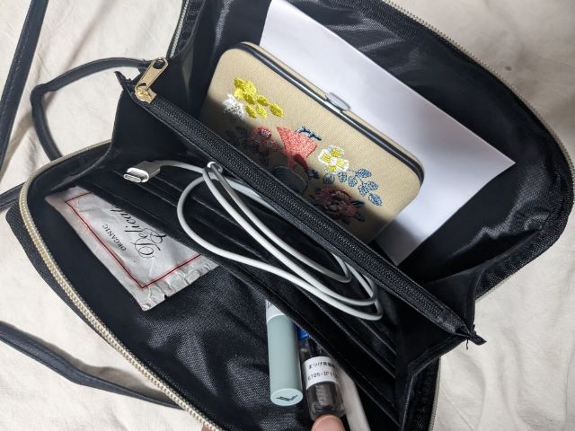 スマホショルダー収納