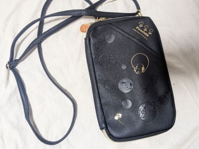 スヌーピーのスマホショルダー
