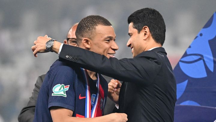エムバペ、PSG最終戦で胴上げ！ケンカした会長ともハグ 「胸が張り裂けそう」