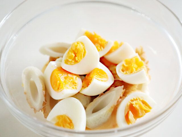 ちくわとゆで卵のスイチリマヨサラダ レシピ ちくわとゆで卵を加え和える