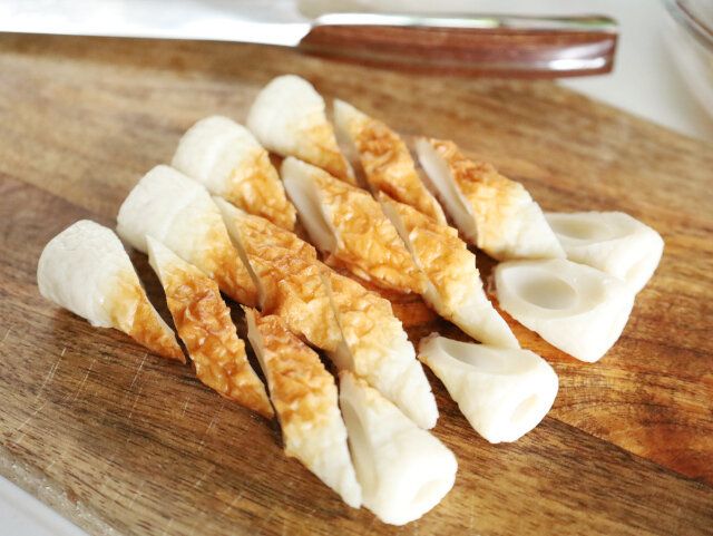 ちくわとゆで卵のスイチリマヨサラダ レシピ ちくわを斜め切りにする