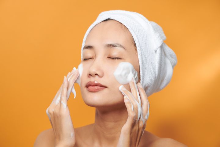 サッパリとうるおいが同時に叶う！40・50代が使うべき新作洗顔料3つ