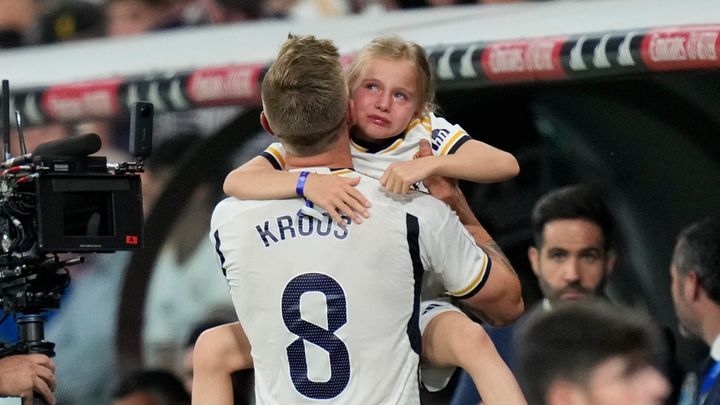 引退決断のクロース、レアル本拠地ラストゲームで感極まる…愛娘は号泣 「あれで堪えられなくなった」