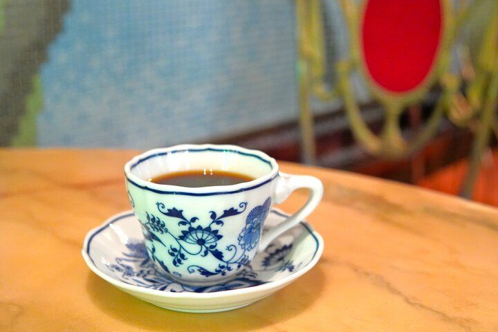 船の汽笛が響く港町・横浜で古き良き珈琲文化を今に伝える喫茶店「コーヒーの大学院 ルミエール・ド・パリ」